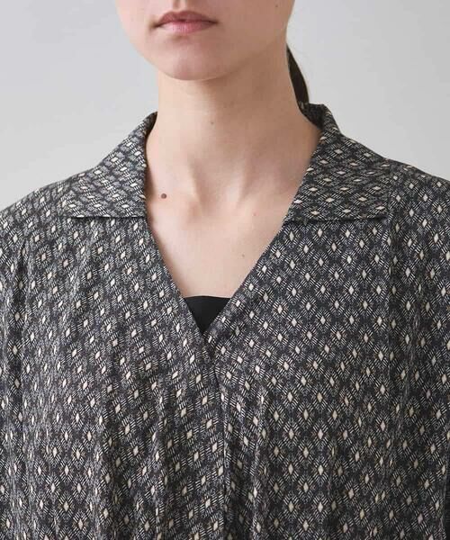 HIROKO KOSHINO / ヒロココシノ ロング・マキシ丈ワンピース | 幾何シャイニープリントワンピース/日本製/洗える | 詳細3