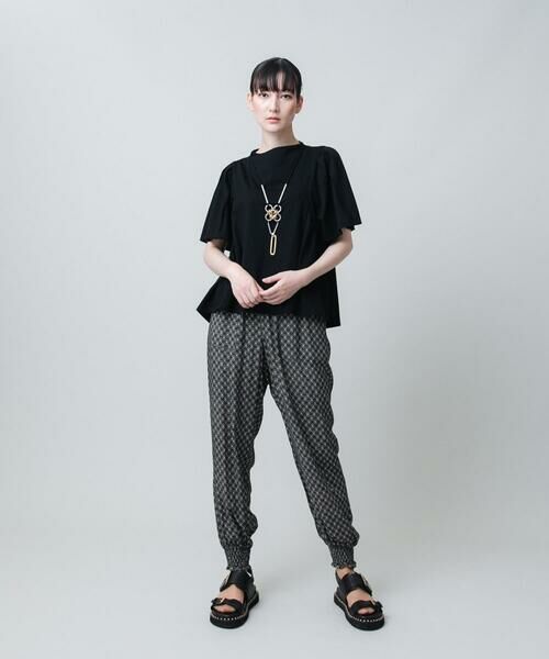 HIROKO KOSHINO / ヒロココシノ チノ・ワークパンツ | 幾何柄シャーリングデザインパンツ/洗える | 詳細10