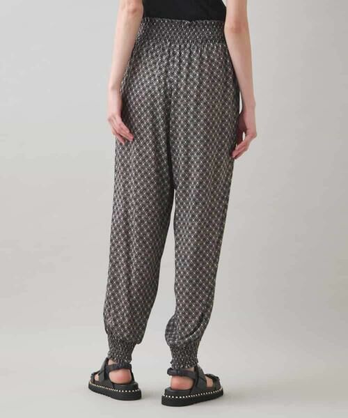 HIROKO KOSHINO / ヒロココシノ チノ・ワークパンツ | 幾何柄シャーリングデザインパンツ/洗える | 詳細2