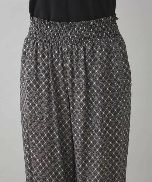 HIROKO KOSHINO / ヒロココシノ チノ・ワークパンツ | 幾何柄シャーリングデザインパンツ/洗える | 詳細4