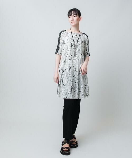 HIROKO KOSHINO / ヒロココシノ ロング・マキシ丈ワンピース | 線画プリントチュニック/日本製/洗える | 詳細10