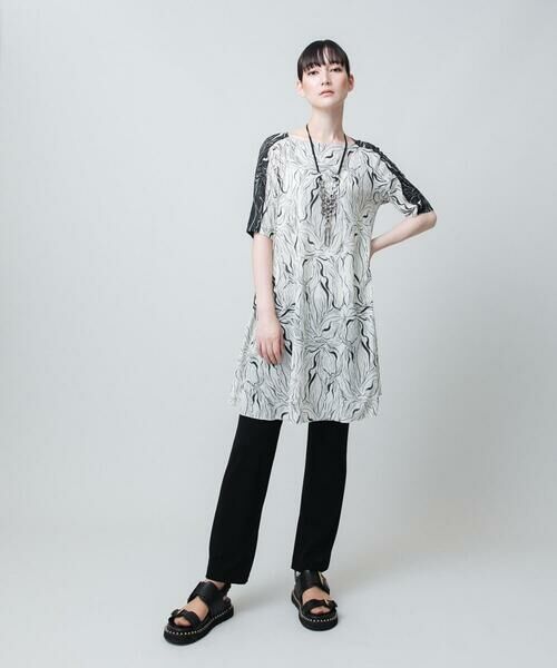 HIROKO KOSHINO / ヒロココシノ ロング・マキシ丈ワンピース | 線画プリントチュニック/日本製/洗える | 詳細9