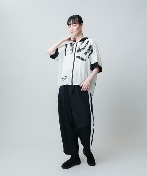 HIROKO KOSHINO / ヒロココシノ シャツ・ブラウス | モノトーンプリントデザインブラウス/洗える | 詳細10