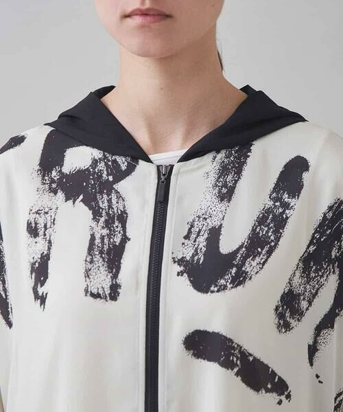HIROKO KOSHINO / ヒロココシノ シャツ・ブラウス | モノトーンプリントデザインブラウス/洗える | 詳細4