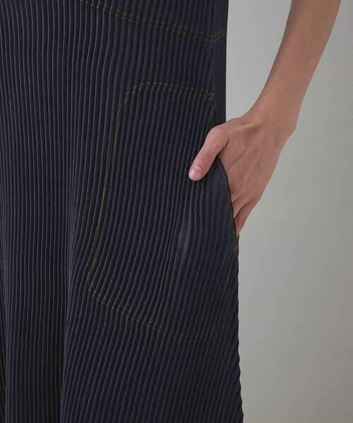 HIROKO KOSHINO / ヒロココシノ ロング・マキシ丈ワンピース | デニムライクプリーツワンピース/洗える | 詳細9