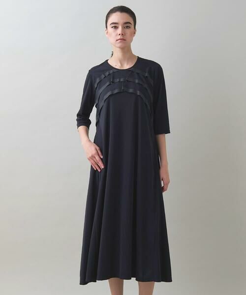 HIROKO KOSHINO / ヒロココシノ ロング・マキシ丈ワンピース | ジョイントテープラッフルデザインワンピース /洗える | 詳細1