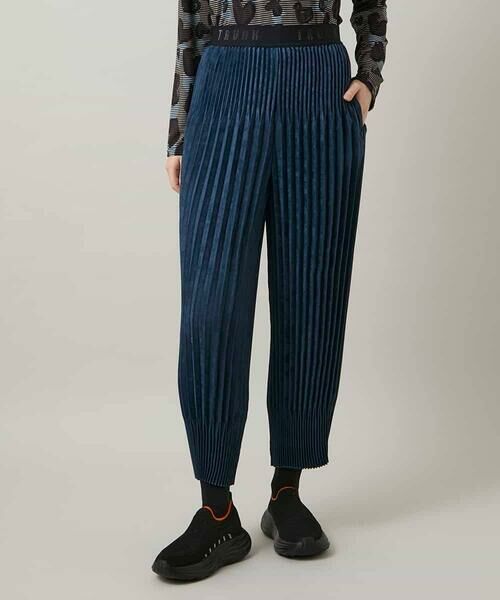 HIROKO KOSHINO / ヒロココシノ チノ・ワークパンツ | エコスエードアコーディオンプリーツパンツ(ブルー)