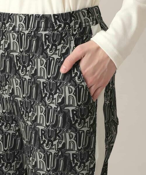 HIROKO KOSHINO / ヒロココシノ チノ・ワークパンツ | サイドラインロゴプリントパンツ/洗える | 詳細6