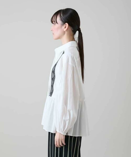 HIROKO KOSHINO / ヒロココシノ シャツ・ブラウス | 刺繍アクセントカシュクールブラウス/洗える | 詳細2
