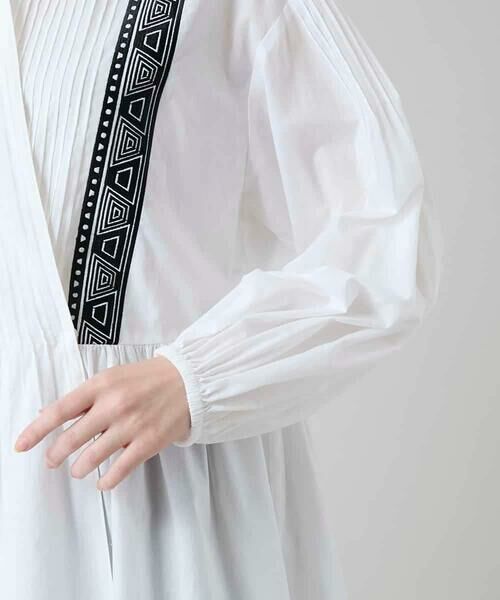 HIROKO KOSHINO / ヒロココシノ シャツ・ブラウス | 刺繍アクセントカシュクールブラウス/洗える | 詳細6