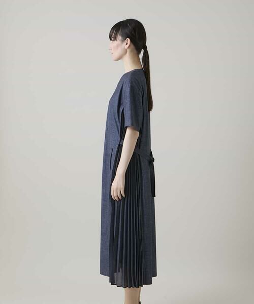 HIROKO KOSHINO / ヒロココシノ ロング・マキシ丈ワンピース | 異素材ジョイントサイドプリーツデニムワンピース/洗える | 詳細2