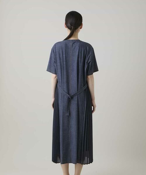 HIROKO KOSHINO / ヒロココシノ ロング・マキシ丈ワンピース | 異素材ジョイントサイドプリーツデニムワンピース/洗える | 詳細3