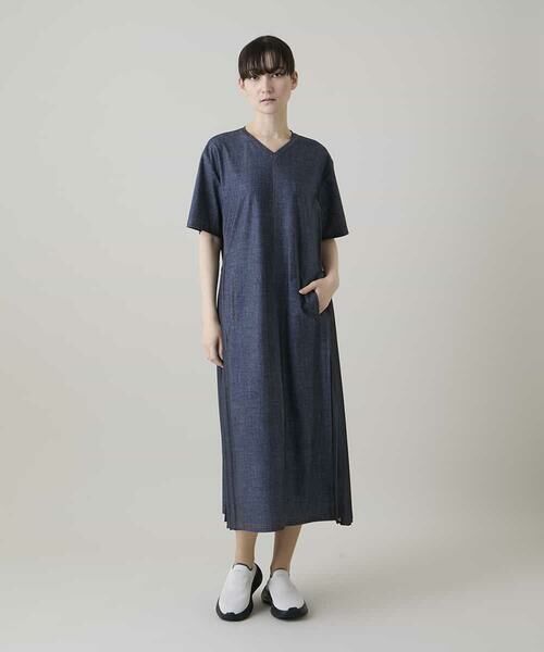HIROKO KOSHINO / ヒロココシノ ロング・マキシ丈ワンピース | 異素材ジョイントサイドプリーツデニムワンピース/洗える(ブルー)