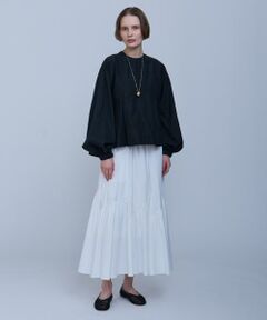 【新色追加】<br/><br/>バイアス状のイレギュラーな切り替えにたっぷりとギャザーを施し、ふっくらと広がるボリュームシルエットが華やかなロングスカート。<br/>ウエストはリラクシーなゴム仕様で、内側のドロスト紐でサイズを調整して頂けます。<br/>ロンストレッチのハリのあるワッシャー素材なので、しわも気にならず、イージーケアなのも魅力です。<br/><br/>素材は表面にビンテージ感のあるしわ加工を施したワッシャー素材。<br/>コットンライクなドライな質感としなやかでハリのある風合い、軽さが特徴です。<br/><br/>※オフホワイトはポリエステル100%の裏地付きです。<br/><br/><br/>＊＊＊＊＊＊＊＊＊＊＊＊＊＊＊＊＊＊＊＊＊＊<br/>透け感：グレージュはややあり<br/>裏地：なし(オフホワイトのみ裏地あり)<br/>伸縮性：あり<br/>光沢感：なし<br/>生地の厚さ：やや薄い<br/>生地の重さ：軽い<br/>ウエスト：ゴム、内側にドロスト紐<br/>ポケット：あり<br/>手洗い：可<br/>＊＊＊＊＊＊＊＊＊＊＊＊＊＊＊＊＊＊＊＊＊＊<br/><br/>【モデル】<br/>身長:176cm　着用カラー:オフホワイト<br/>身長:175cm　着用カラー:グレージュ、グリーン<br/>　