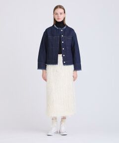 【PRE SPRING COLLECTION】<br/><br/>Gジャンデニムジャケットをノーカラーで、すっきり仕上げました。<br/>衿、袖口、裾はカットオフにし、洗いをかけてフリンジ状しています。<br/>コンパクト過ぎない程よくゆとりのあるボクシーシルエットで、ワンピースにも合わせやすいレングスです。<br/>2サイズ展開なので、好みのサイズ感で着て頂けます。<br/>素材は12.5オンスのしっかりとした厚みの国産・岡山デニム素材。<br/>インディゴに軽く洗いをかけたネイビーとブリーチしたライトブルーの2色展開です。<br/><br/>＊＊＊＊＊＊＊＊＊＊＊＊＊＊＊＊＊＊＊＊＊＊<br/>透け感：なし<br/>裏地：なし<br/>伸縮性：なし<br/>光沢感：なし<br/>生地の厚さ：中肉<br/>生地の重さ：普通<br/>ポケット：あり<br/>手洗い：可<br/>＊＊＊＊＊＊＊＊＊＊＊＊＊＊＊＊＊＊＊＊＊＊<br/><br/>【モデル】<br/>身長:171cm　着用カラー:ライトブルー　着用サイズ:2(M)<br/>　