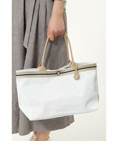 フランス製であるジャックゴムのバッグはさり気なく機能的といった魅力をバッグに込めて生産しています。撥水性、耐久性(耐熱性)軽量に優れたコーティング素材を使用してデザインを追求したバッグです。デイリーユースに活躍するサイジング、デザインです。
