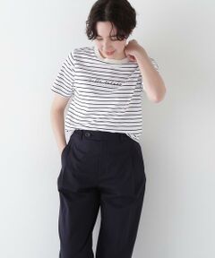 <b>フレンチシックなロゴがこなれ感を演出する大人のTシャツ</b><br/>【デザインのポイント】<br/>ベーシックなデザインのロゴTシャツです。「Ville balnéaire」海辺の街というテーマ性のあるロゴをシックなフォントで表現して、「Que faire un jour à Marseille ?」マルセイユで何をする?と遊び心もあるロゴです。<br/>【素材のポイント】<br/>72/2天竺のボーダー素材を使用しています。<br/>【おすすめコーディネート】<br/>ボーダー×ロゴプリントで一枚で着映えするTシャツです。ジャケットや吊り付きスカートのインに合わせた大人カジュアルな着こなしがおすすめです。<BR>透け感/なし|裏地/なし|光沢/なし|生地の厚さ/普通|伸縮性/ややあり|シルエット/スタンダード