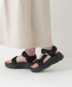 ・お届け予定日:5月下旬頃<br/>TELIC(テリック)は、アメリカで誕生したリカバリーフットウエア。<br/>より優しい履き心地を求めて開発されたジャパンオリジナルモデルは、"雲を歩くような履き心地"と評されるほどの快適性を実現。リカバリー機能と防滑ソール「ALLROADS」を採用した3層構造で履きやすさに拘った一足。human womanオリジナルの配色と踵のロゴネームがポイント。