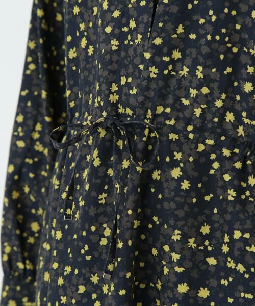human woman / ヒューマンウーマン ワンピース | プチフラワープリントブラウジングバンドカラーワンピース | 詳細18