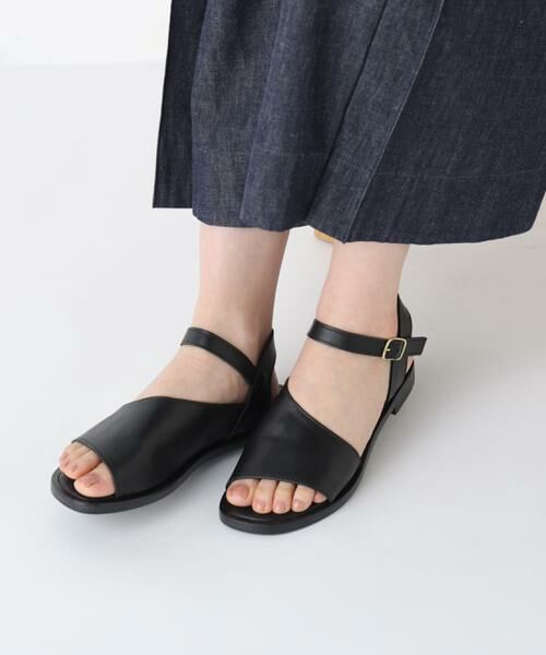 human woman / ヒューマンウーマン シューズ | ◆ＥＮＥＳＳ　ストラップレザーサンダル（ブラック）