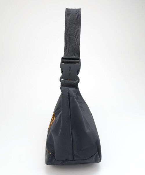 HUNTER / ハンター ショルダーバッグ | ナイロン ミディ ホーボー ボーン イン スコットランド | 詳細2