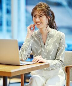 ICB / アイシービー シャツ・ブラウス | 【洗える】Back Satin Amunzen キーネックブラウス