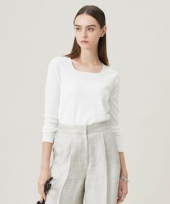 2025SS<br>こだわりのネックラインで上品きれい見え<br>ジャケットインもスマートに決まるニットプルオーバー<br><br>■デザインデコルテが綺麗に見えるように計算されたネックラインが、上品見えを叶えるニットプルオーバー。キレイ見えしつつも衿元は露出しすぎない安心感のあるサイジングなので、ジャケットインでもスマートにスタイリッシュに着ていただけます。袖口にはさりげなくスリットを入れてポイントに。どんなシーンでも活躍すること間違いなしの万能な一枚です。<br><br>■素材しなやかで優しいタッチとナチュラルなツヤ感が特徴のアセテートナイロンの糸を使用しています。ハイゲージでスムージーな適度に肉感のあるニット地に編み立てているので、高級感あふれる印象に。ストレッチ性も兼ね備え、肌心地は抜群、さらに吸放湿性や耐洗濯性も兼ねたイージーケア素材です。<br><br>※商品の取り扱い方法につきましては、タグ等に記載されている「取り扱い上の注意」「洗濯表示」をご確認ください。※採寸情報はサンプル商品のデータです。実際の商品と仕様が異なる場合がございます。※商品画像はサンプルを使用しているため、実際にお届けする商品と色味やサイズなどの仕様に変更がある場合がございます。予めご了承ください。<br><br>洗濯表示<br>【本体のみ】40℃まで手洗い可 漂白不可 タンブル乾燥不可 日陰平干し乾燥 アイロンは160℃まで 弱いドライクリーニング（石油系）可 弱いウェットクリーニング可<br>