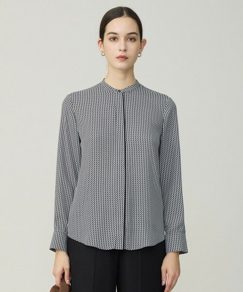 ICB / アイシービー シャツ・ブラウス | 【新色追加・WEB限定カラーあり】BackSatinAmunzen バンドカラーブラウス(モノクロミックス柄系)