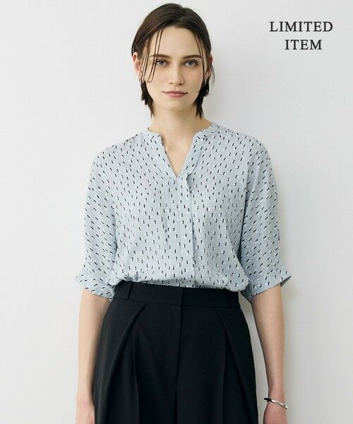 ICB / アイシービー シャツ・ブラウス | 【WEB限定】BackSatinAmunzen 5分袖キーネックブラウス（:サックスグレー×ミックスモチーフドット）