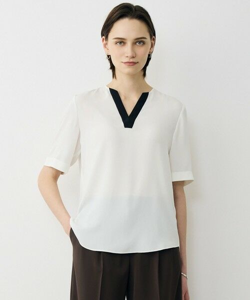 ICB / アイシービー シャツ・ブラウス | BackSatinAmunzen 5分袖Vネック配色ブラウス（オフホワイト）