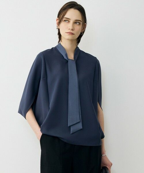 ICB / アイシービー シャツ・ブラウス | FluidBackSatin ドルマンスリーブボウタイブラウス（ダルブルー）