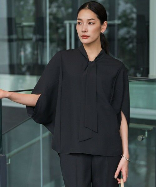 ICB / アイシービー シャツ・ブラウス | FluidBackSatin ドルマンスリーブボウタイブラウス（ブラック）