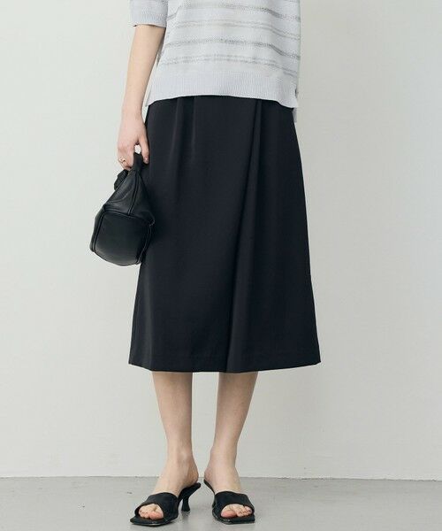 ICB / アイシービー その他パンツ | ワッシャーダルサテン ニーショーツ（ブラック）