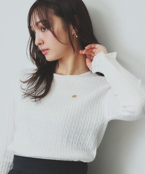 index / インデックス ニット・セーター | ゴールドモチーフ付きケーブルニット【洗濯機洗い可】(オフホワイト(003))