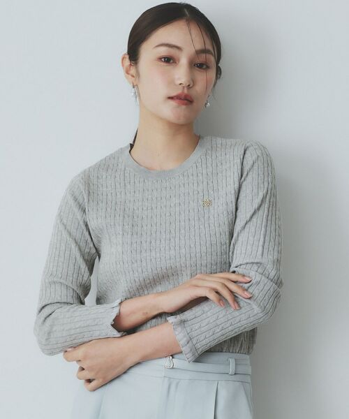 index / インデックス ニット・セーター | ゴールドモチーフ付きケーブルニット【洗濯機洗い可】(グレー(012))