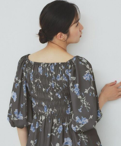 index / インデックス シャツ・ブラウス | フラワーシャーリングペプラムブラウス【洗濯機洗い可】 | 詳細1