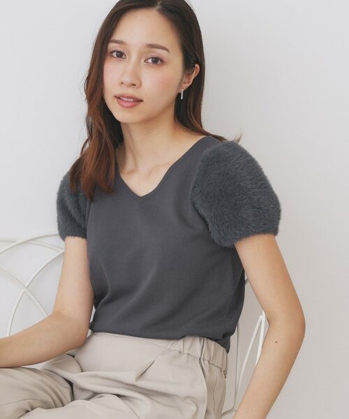 index / インデックス ニット・セーター | 《6色展開》フェザーパフスリーブVネックニット【洗濯機洗い可】(チャコールグレー(814))