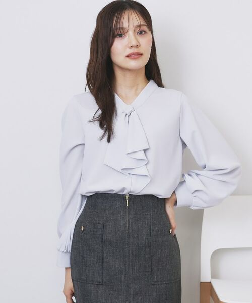 index/インデックス ボウタイフリルトップス【洗濯機OK/ストレッチ/イージーアイロン/防シワ】《S～3L》 サックスブルー(090) 38(M)