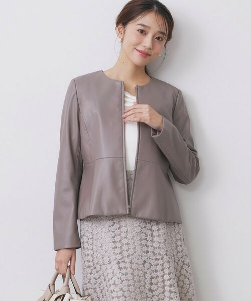 index / インデックス ノーカラージャケット | レザー調ストレッチペプラムジャケット【洗える】(トープ(054))