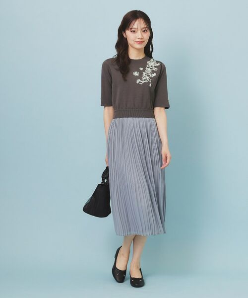 index / インデックス ミニ丈・ひざ丈ワンピース | 刺繍デザインドッキングプリーツワンピース【洗濯機OK】 | 詳細2