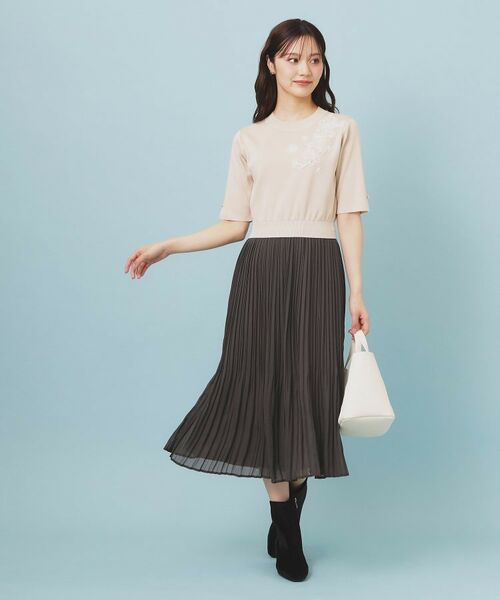 index / インデックス ミニ丈・ひざ丈ワンピース | 刺繍デザインドッキングプリーツワンピース【洗濯機OK】 | 詳細5