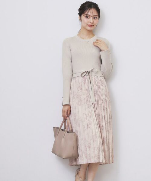 index / インデックス ミニ丈・ひざ丈ワンピース | フラワープリーツドッキングニットワンピース【洗濯機OK】(グレージュ(050))