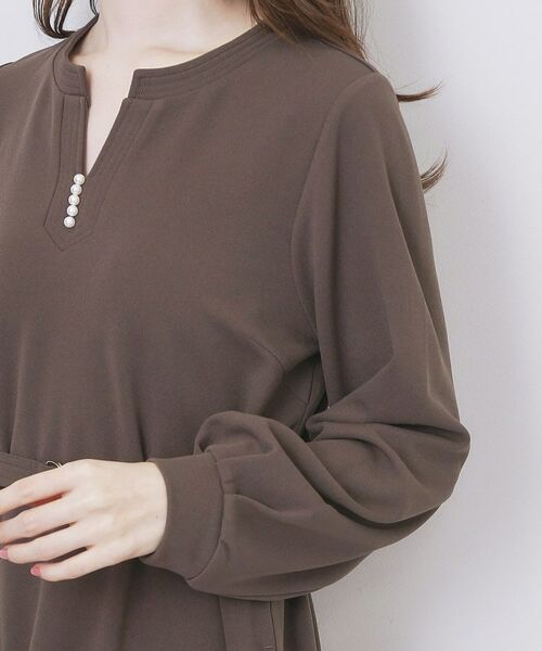 index / インデックス ミニ丈・ひざ丈ワンピース | パール調ボタン付きキーネックワンピース【洗濯機OK】《S～3L》 | 詳細26