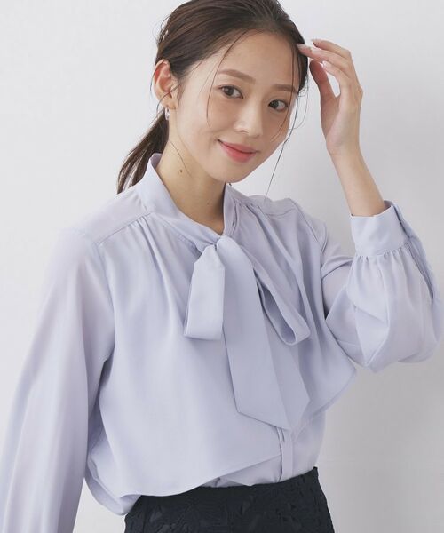 index / インデックス シャツ・ブラウス | アシンメトリーレイヤードボウタイブラウス【洗濯機OK/イージーアイロン/防シワ】《XS～3L/5col》（サックスブルー(090)）
