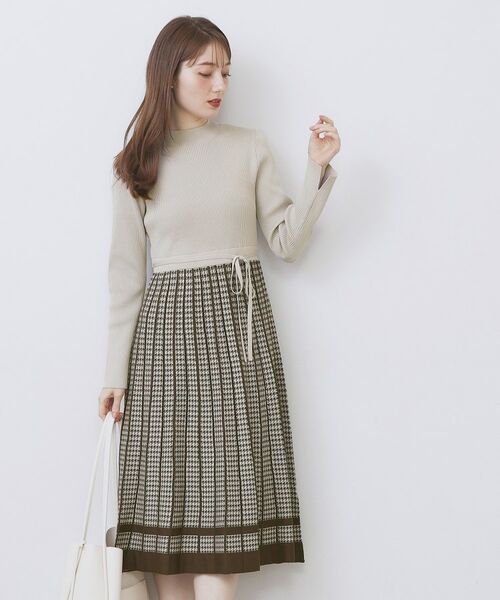 index / インデックス ミニ丈・ひざ丈ワンピース | 千鳥チェックバイカラーニットワンピース【洗濯機OK/抗ピル】(グレージュ(050))