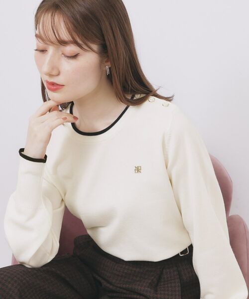 index / インデックス ニット・セーター | ゴールドパーツ付きバイカラークルーネックニット【洗濯機OK】(オフホワイト(503))