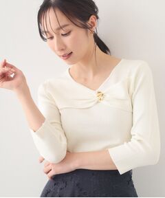 index / インデックス ニット・セーター | ブローチ風ゴールドパーツ付きアシメニット【洗濯機OK／坑ピル】