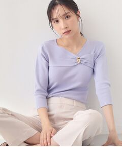 index / インデックス ニット・セーター | ブローチ風ゴールドパーツ付きアシメニット【洗濯機OK／坑ピル】