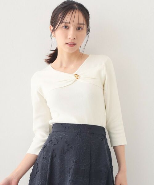 index / インデックス ニット・セーター | ブローチ風ゴールドパーツ付きアシメニット【洗濯機OK／坑ピル】 | 詳細1