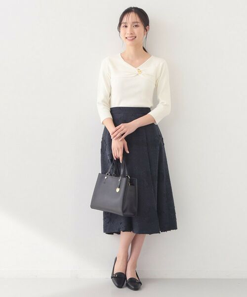 index / インデックス ニット・セーター | ブローチ風ゴールドパーツ付きアシメニット【洗濯機OK／坑ピル】 | 詳細2